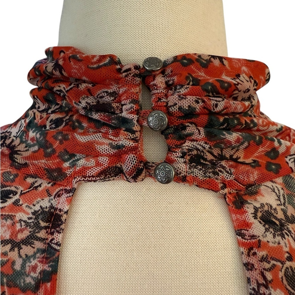 Free People All Dolled Up Top Red Combo Open Back Sheer Tie Cuffs Size Medium - Picture 7 of 13